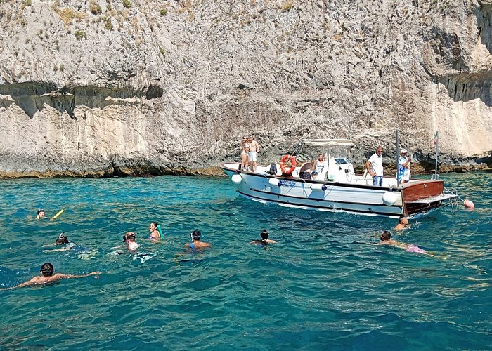 Capri: tour privato in barca intorno all'isola