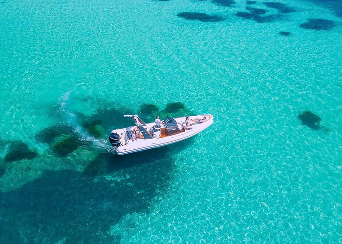 Tour in barca a Cagliari: nuoto, snorkeling e snack