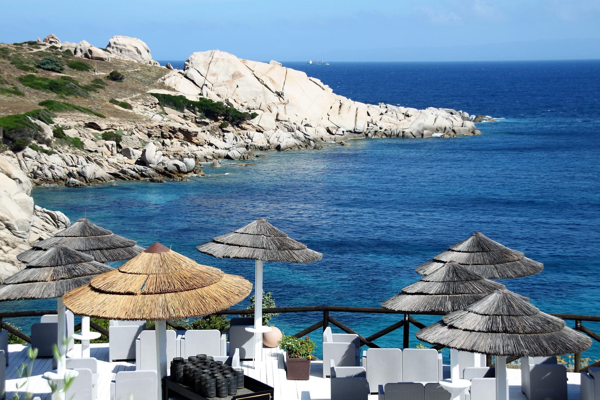 Tour in catamarano da Cagliari: costa panoramica e snorkeling